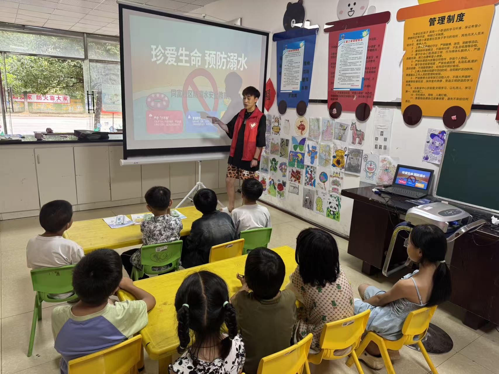 48560